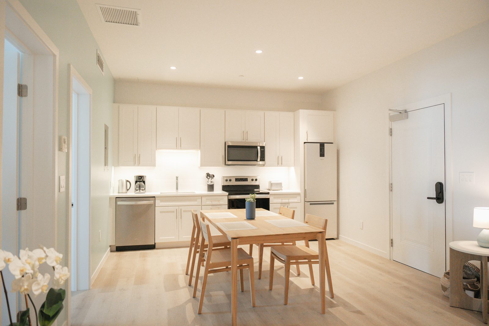 3-bedroom luxury apartment Governors Village Grand Cayman — photo 3