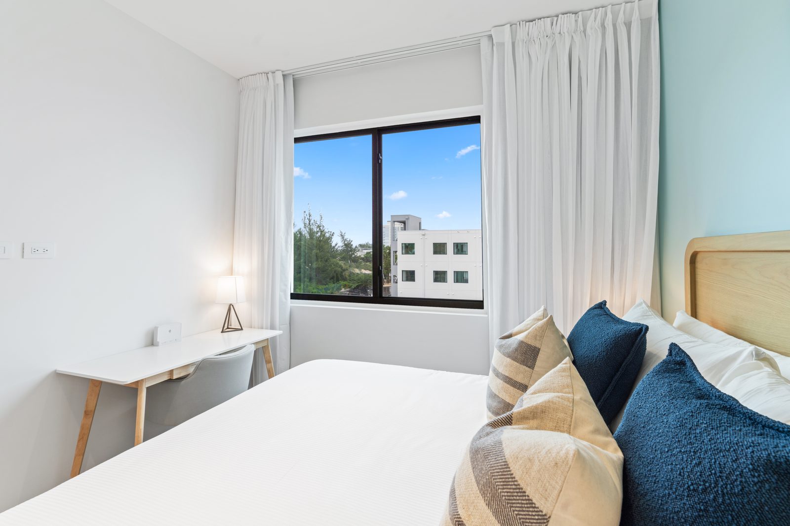 4-bedroom luxury apartment Governors Village Grand Cayman — photo 5